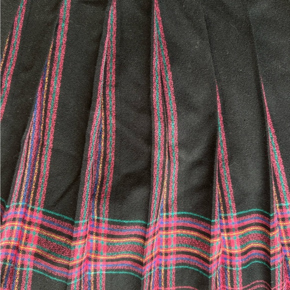 Pendleton color pleated skirt- classic luxury, office siren - Picture 4 of 9
